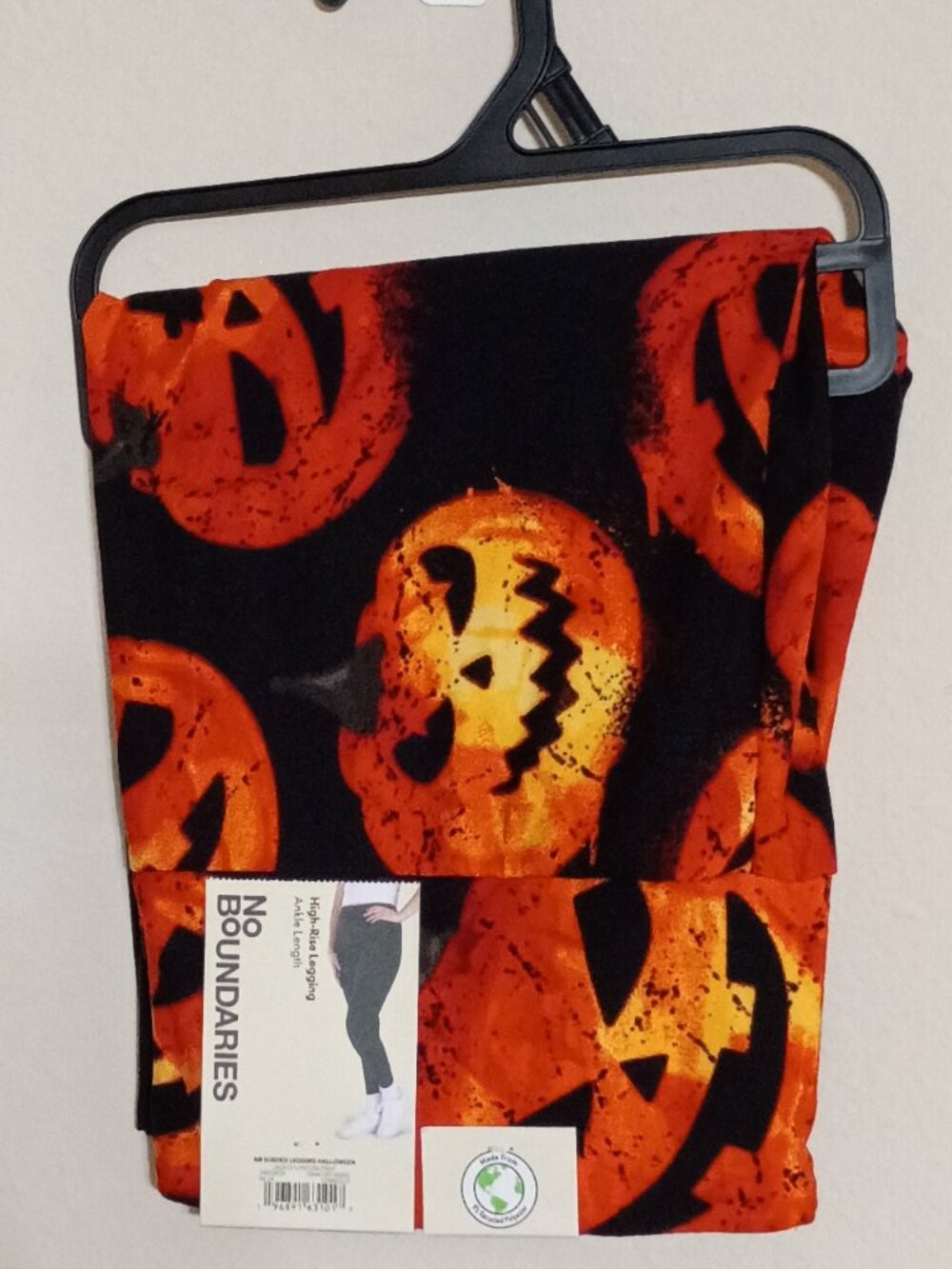 NWT Womens No Boundaries Pumpkin Leggings Size Small/Medium
